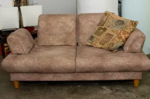 Как отремонтировать диван в домашних условиях